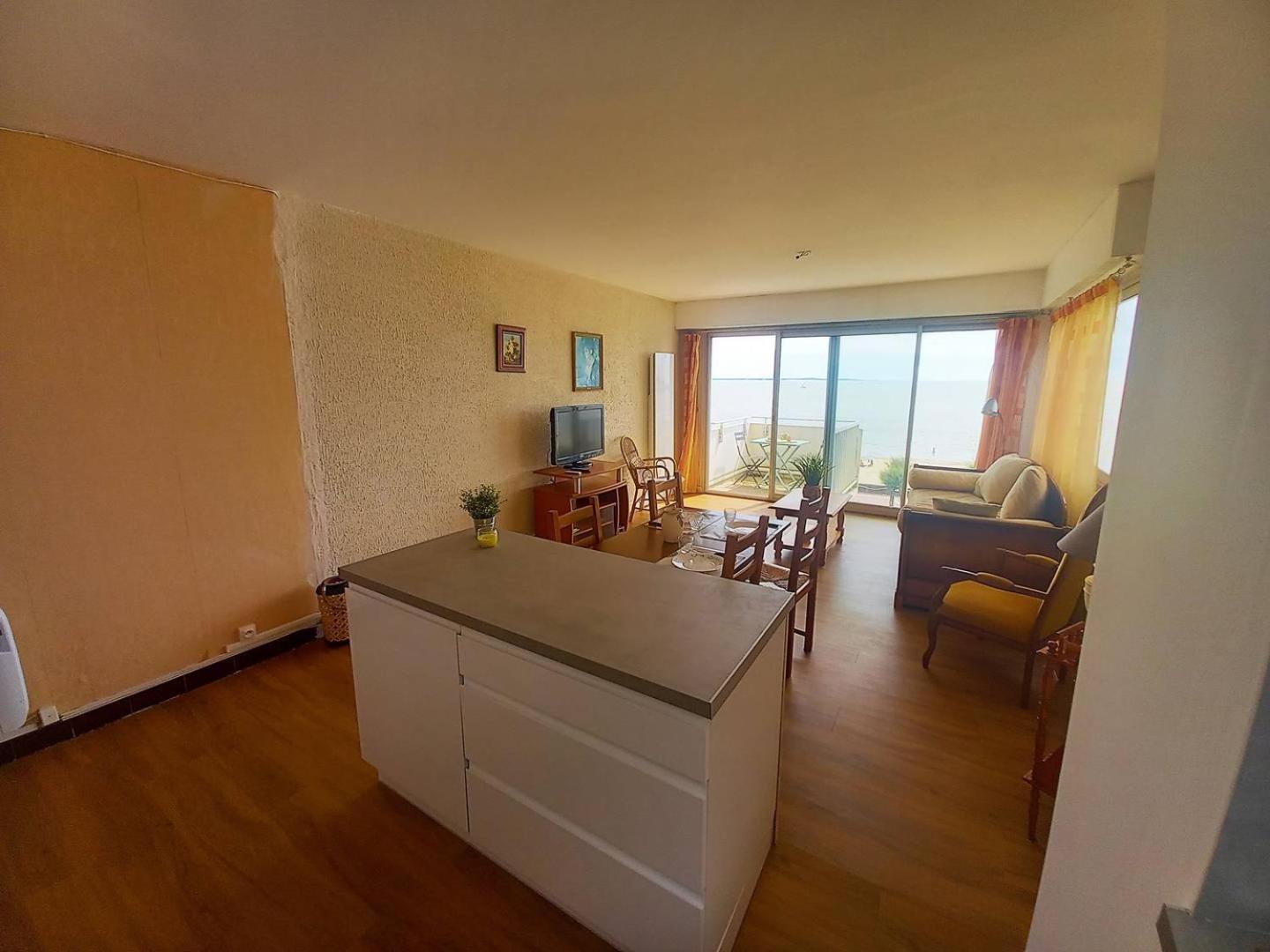 Royan - Vue Mer Pour Cet Appartement Face A La Plage - Grande Conche Exterior photo