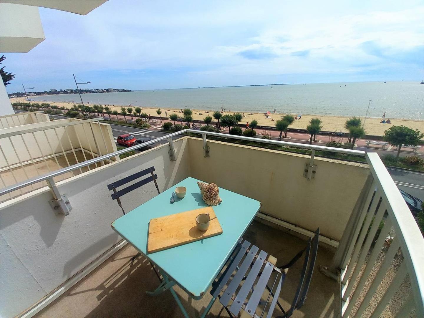 Royan - Vue Mer Pour Cet Appartement Face A La Plage - Grande Conche Exterior photo